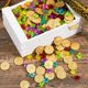 thumbnail image 5 of Set de juego de monedas de oro y gemas piratas de Toy Pirate, 288 piezas, 5 of 7