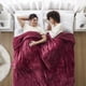 thumbnail image 2 of Manta térmica Beautyrest, suave, cálida, reversible, completamente roja, 2 of 8