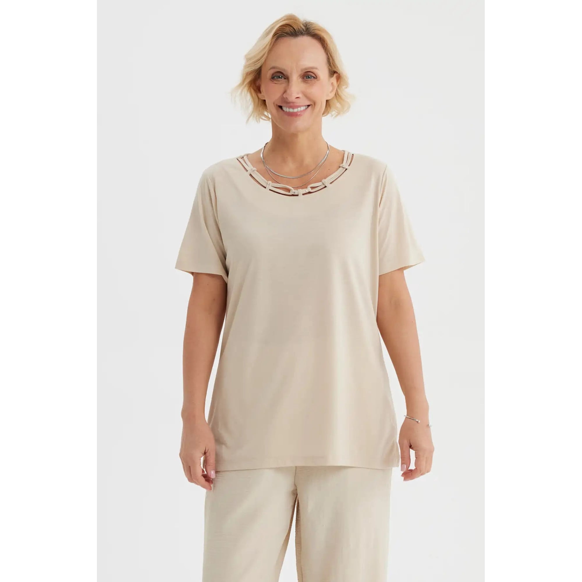 Fashionspark - Polera Mujer Detalle Cuello Beige Claro