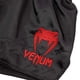 thumbnail image 5 of Pantalones cortos de Muay Thai Venum Classic negro/rojo para hombre, 5 of 6