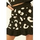 thumbnail image 5 of Una Minifalda de Punto con Estampado de Leopardo, 5 of 5