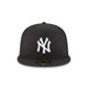thumbnail image 2 of Gorra New Era 59FIFTY, ajustada a los New York Yankees, color blanco y negro, 2 of 6