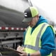 thumbnail image 3 of Gorra Cummins Standard Trucker de alta visibilidad, color gris neón/lima, 3 of 4