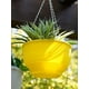 thumbnail image 4 of Maceta colgante de plástico con autorriego, color amarillo, 4 of 8