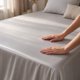 thumbnail image 5 of Sábana de Microfibra de Seda Helada, Sábana Plana, Ropa de Cama Antirrugas para Dormitorio Gris Claro 200x230cm, 5 of 5