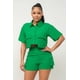 thumbnail image 1 of Saronite Conjunto de Camisa de Manga Corta con Botones Al Frente y Bolsillos Laterales, y Shorts con Cintura Elástica con Cremallera y Botón Al Frente, Verde (para Mujer), 1 of 5