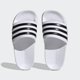 thumbnail image 3 of Sandalias adidas Adilette Shower para niños pequeños, blanco/negro, 3 of 9