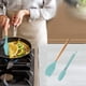 thumbnail image 5 of Juego de 2 utensilios de cocina de silicona con mango de madera, antiadherentes y resistentes al calor., 5 of 5