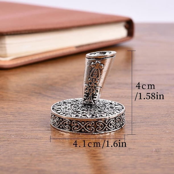 Add a Touch of Retro Elegance to Your Desk with our Zinc Alloy Carved Pen Holder - Perfect for Students, Business and Home Offices!