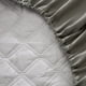 thumbnail image 4 of Cubrecolchón impermeable King + 02 fundas de almohada Arena, 4 of 4