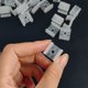 thumbnail image 5 of Clips para tiras LED GYGhaoho, 120 piezas con tornillos, 5 of 8