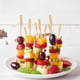 thumbnail image 3 of Brochetas de bambú estilo barbacoa de 7 pulgadas para aperitivos, fruta o barbacoa (200 unidades), 3 of 9