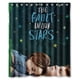 thumbnail image 1 of Cortina de ducha con frases de John Green, "Bajo la misma estrella", con ganchos, tamaño 60 x 72 pulgadas., 1 of 3