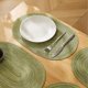 thumbnail image 1 of Xiao Hua Juego de manteles individuales, 2 piezas, manteles individuales elípticos - 45 x 30 cm, lavables, resistentes al calor, duraderos para mesa de comedor y cocina, color verde., 1 of 3