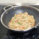 thumbnail image 5 of Wok Lexi Home de 5 qt (4,7 L) de acero inoxidable antiadherente con tapa de vidrio, 5 of 7
