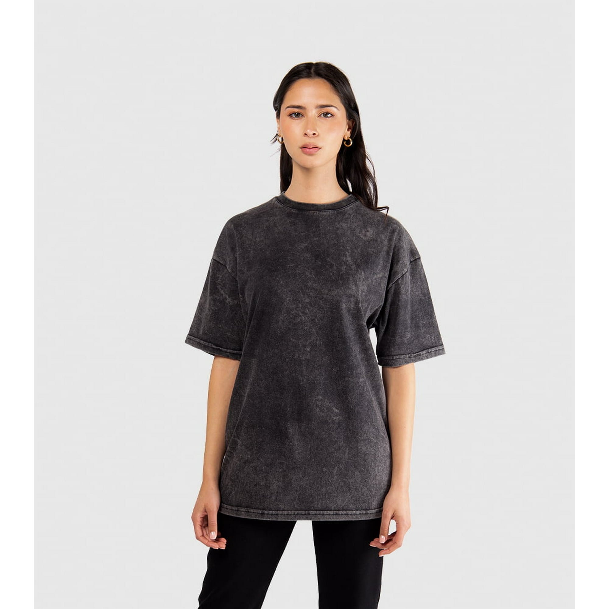 Uniforma Esenciales - Polera Oversize Minimalista Negro Washed Esencial