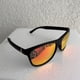 thumbnail image 5 of POLASUP GAFAS LENTES DE SOL Un par de gafas de sol de moda con recubrimiento negro mate y rojo, 5 of 6