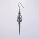 thumbnail image 4 of Pendientes colgantes medievales renacentistas con daga de calavera gótica y cristales austriacos rojos, de metal., 4 of 7