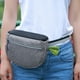 thumbnail image 3 of Bolsa de golosinas para entrenamiento de perros, bolsa de paseo portátil con cierre automático y cinturón ajustable, bolsa de entrenamiento de tela Oxford con dispensador de bolsas para excrementos., 3 of 8