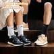thumbnail image 3 of Calcetines magnéticos de pareja tomados de la mano, regalos divertidos y divertidos (negro, blanco, 2 pares), 3 of 7