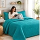 thumbnail image 4 of Cubrecama Quilt King Relieve Con Pompones Y Fundas, 4 of 6