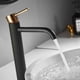 thumbnail image 3 of Grifo monomando para lavabo de baño, grifo para lavabo de baño, agua fría y caliente disponible, negro y dorado, 3 of 5
