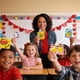 thumbnail image 2 of Juego de 40 tarjetas de San Valentín y marcadores para el aula de niños, 2 of 8