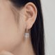 thumbnail image 2 of Aretes Colgantes de Oro de 8 Quilates para Mujer Corte Radiante 5A CZ Hielo Triturado Diamante Simulado Aretes Colgantes Hipoalergénicos de Plata Esterlina, 2 of 3