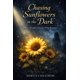 thumbnail image 1 of Libro publicado de forma independiente: Persiguiendo girasoles en la oscuridad, 1 of 1