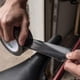 thumbnail image 4 of Cinta adhesiva Duck Brand Max Strength negra, paquete de 1 rollo de 48 mm x 32 m, 4 of 8