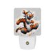 thumbnail image 1 of Winnie the Pooh y Tigger Luz nocturna LED con sensor de anochecer a amanecer para dormitorio, baño, pasillo, escaleras - Lámpara LED nocturna de enchufe, 0.5W - 1 pieza, 1 of 6