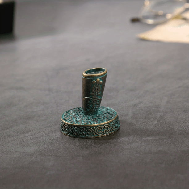 Add a Touch of Retro Elegance to Your Desk with our Zinc Alloy Carved Pen Holder - Perfect for Students, Business and Home Offices!