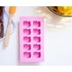 thumbnail image 3 of Bandeja para cubitos de hielo Sanrio Hello Kitty de silicona rosa, 10 cubos, 3 of 8