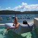 thumbnail image 4 of SUNNYLiFE Le Weekend Luxe Sillón Inflable para Reposar, Azul Marino, PVC/Poliéster, 180 x 85 x 50 cm, 3.8 kg, 4 of 6
