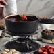 thumbnail image 4 of Set de ollas para fondue de queso Artestia, hierro fundido, estilo suizo, 2,1 cuartos, 4 of 7