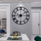 thumbnail image 2 of Reloj de pared grande de metal redondo de estilo vintage, silencioso, funciona con pilas, con números romanos negros, para decoración de sala de estar, dormitorio y cocina., 2 of 7