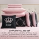 thumbnail image 2 of Juego de ropa de cama Juicy Couture de 8 piezas con logo de cadena negro, 2 of 8