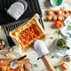 thumbnail image 3 of Juego de 2 guantes de cocina KitchenAid Albany, color gris antracita, 3 of 3