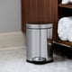 thumbnail image 3 of Bote de basura Simplehuman redondo para baño, 4,5 l/1,2 galones, acero, 3 of 7