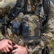 thumbnail image 5 of Arnés de bino KUIU PRO: impermeable, ajustable, tapa con una sola mano, cuñas de espuma personalizadas, arnés binocular compatible con equipos de hidratación, 5 of 8