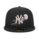thumbnail image 1 of Jockey Gorra New Era 9FORTY Dotted Floral New York Yankees Negro, 1 of 5