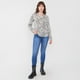 thumbnail image 4 of Blusa Mujer Cuello Mao V Print Piton Corona, 4 of 5