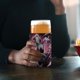 thumbnail image 4 of Mujer Araña Gwen Funda enfriadora de latas, aislante de bebidas para mantener frías o calientes, funda térmica plegable para latas, portabebidas reutilizable, 4 of 6