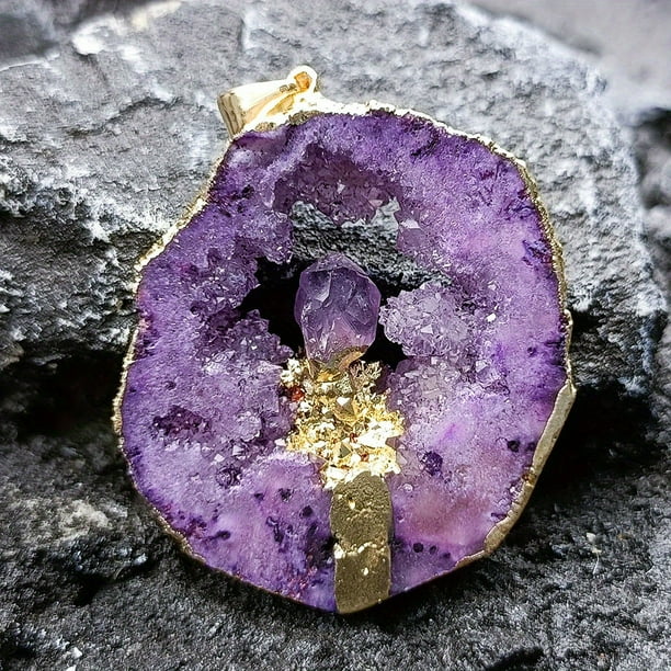 1pc Natural Crystal Hole Hollow Slice Pendant Inlaid With Amethyst Tooth Gilt Edge Electroplating Colorful Irregular Sweater Necklace