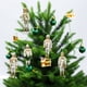 thumbnail image 3 of Juego de 5 adornos navideños con forma de cascanueces BlueSpace (12 cm), 3 of 4