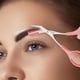 thumbnail image 2 of Tijeras de acero inoxidable de color para cejas con peine, tijeras para recortar cejas, herramienta de maquillaje para recortar cejas, peine, 2 of 5