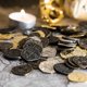 thumbnail image 5 of Monedas piratas Beverly Oaks, metal, oro y plata, 2 escudos españoles, 5 of 6