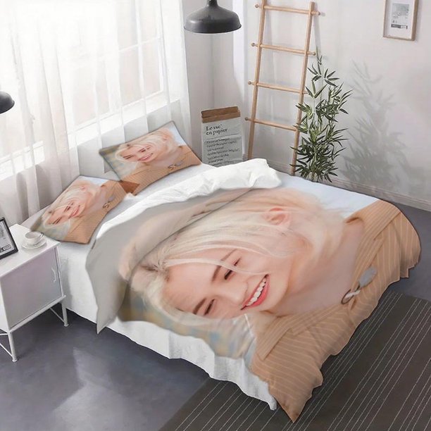 Three-Piece Set Korean Idol Felix Printed Duvet Cover Set Includes Duvet Cover and Pillowcases