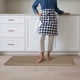 thumbnail image 3 of Alfombra Antifatiga Matterly 51 cm x 122 cm Pecan con Textura de Hierba, 3 of 7