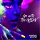 thumbnail image 5 of Delineador de ojos y máscara Makeup Splash & Spills UV Blacklight Glow, 5 of 6